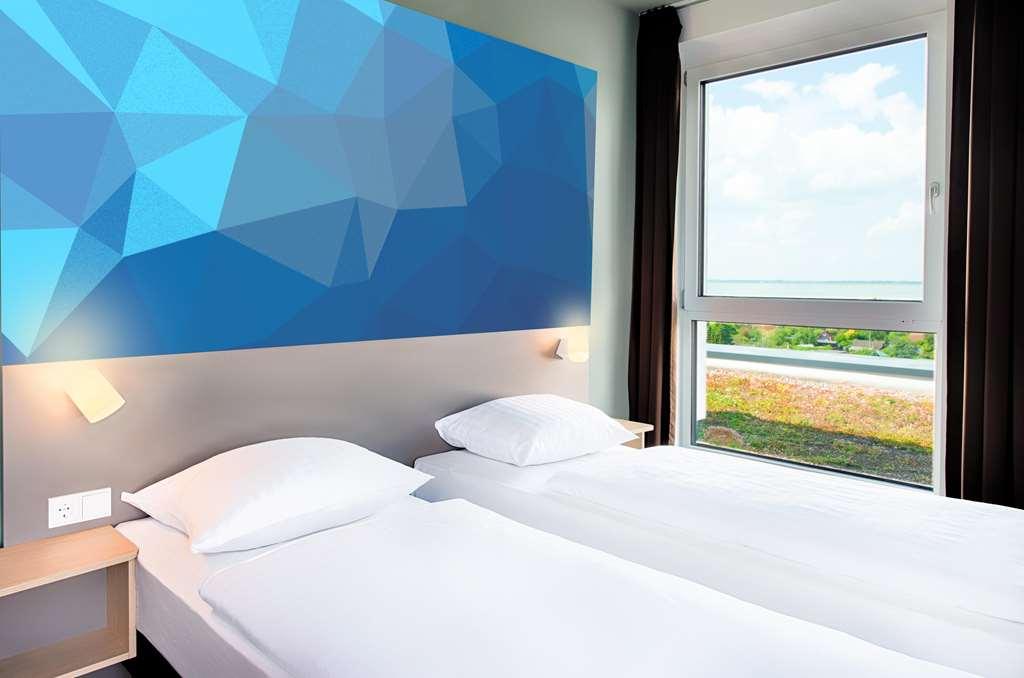 B&B Hotel Villingen-Schwenningen Oda fotoğraf